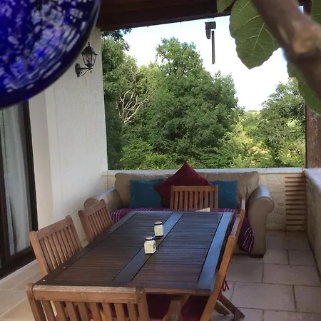 Thoumazou Bas Bed & Breakfast Tourliac